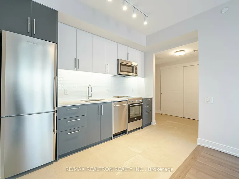 2525 Bathurst St #410 — Photo 2