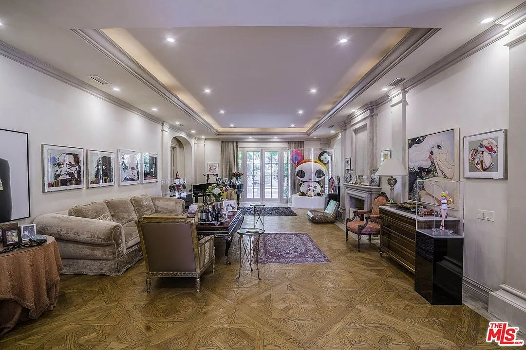 7 bed, 7.5 bath, 10000 sqft, $52,000 — Photo 4
