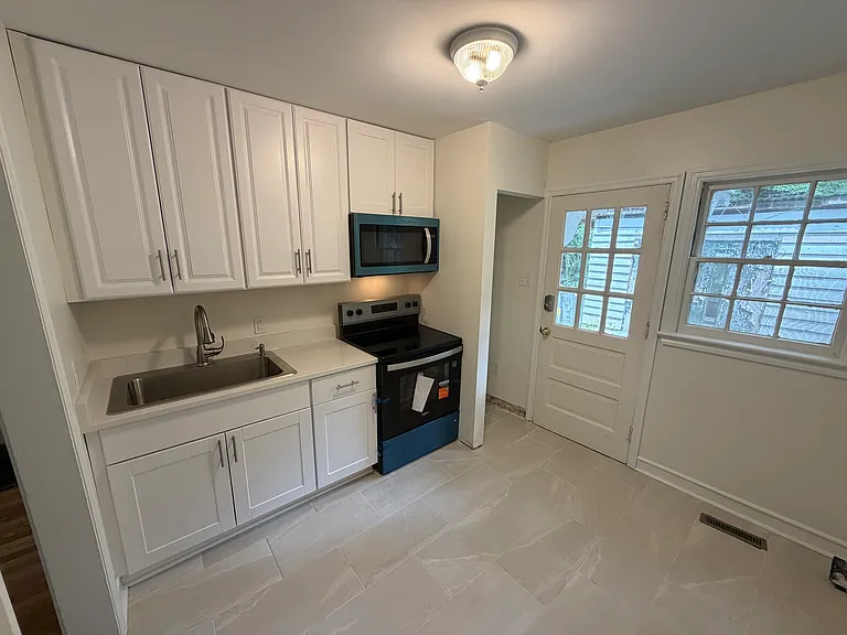 504 Coolidge St #A — Photo 11