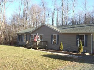 5 Squire Ln, Newfoundland, PA 18445