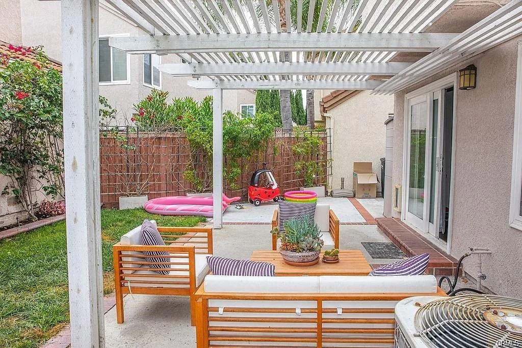3 bed, 2.5 bath, 1602 sqft, $4,850 — Photo 3