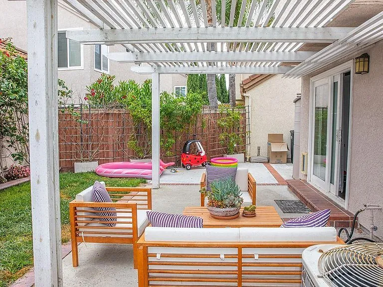 10 Santa Clara St — Photo 3
