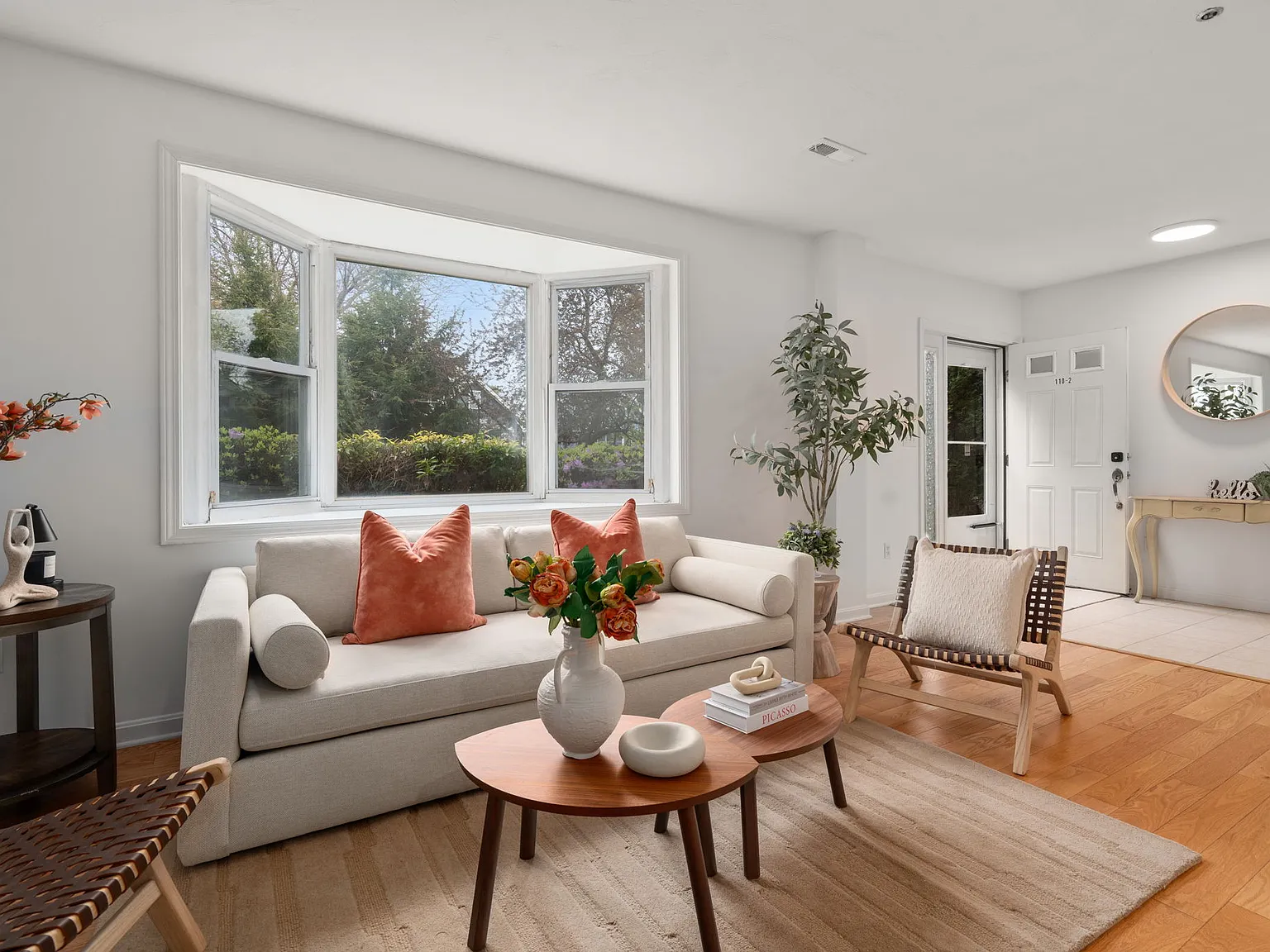 3 bed, 1749 sqft, $3,500 — Photo 2