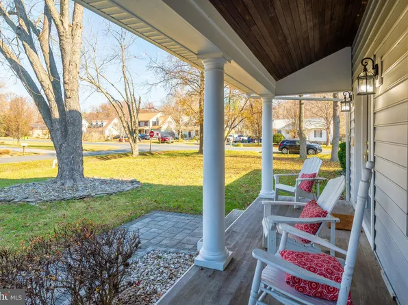 201 Oakwood Ln, Stevensville, MD 21666