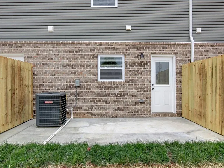 1115 Hillwood Dr — Photo 22
