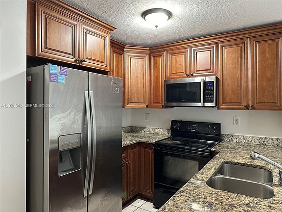 3rd image of 824 Summit Lake Dr