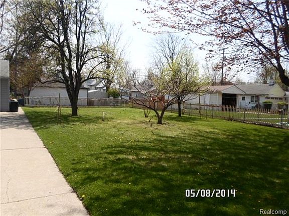 3rd image of 19526 Stanley St