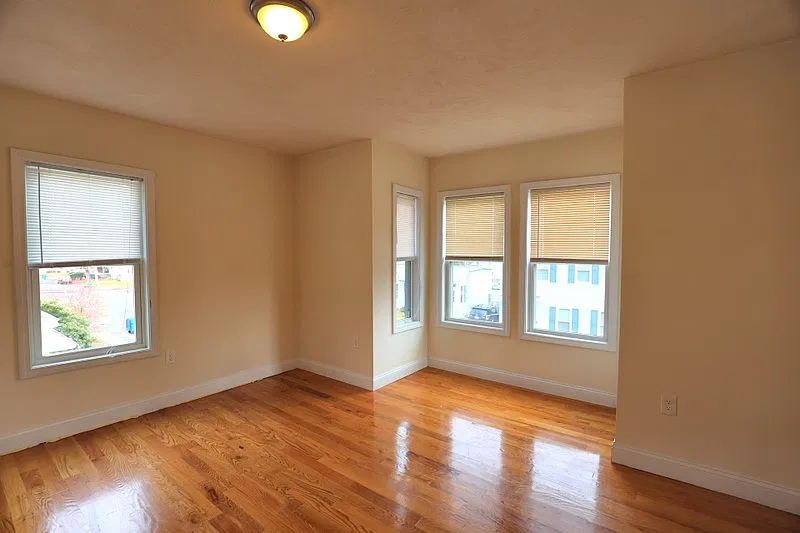 6 bed, 2.0 bath, 1776 sqft, $3,425 — Photo 4