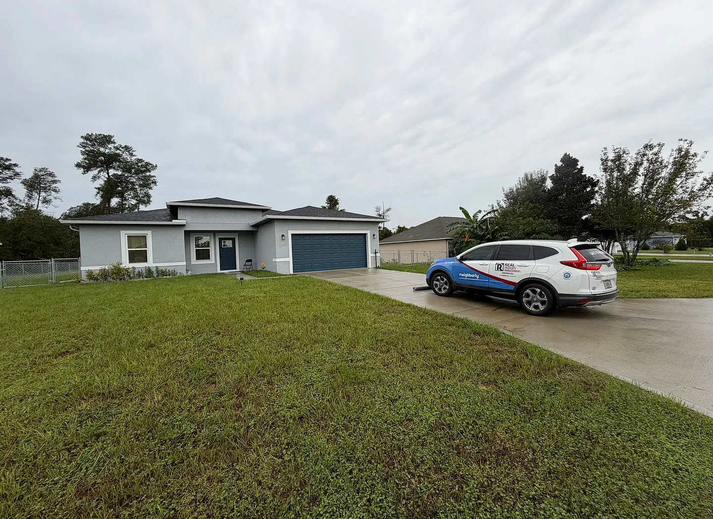 Beautiful New Construction Your Dream Home Just in Time for the Holidays! Fully fenced yard — Photo 2