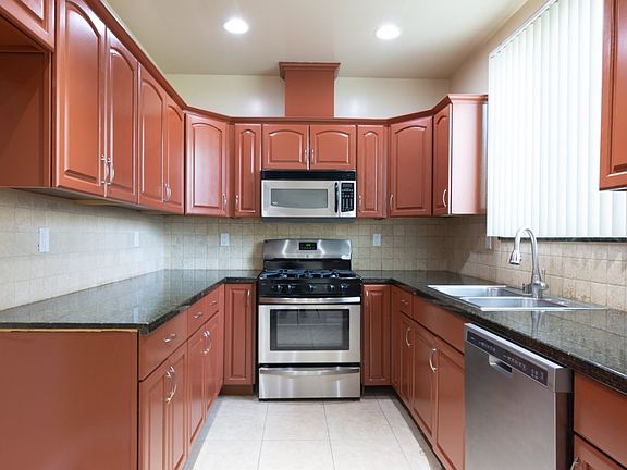 3rd image of 526 E Elmwood Ave APT 101