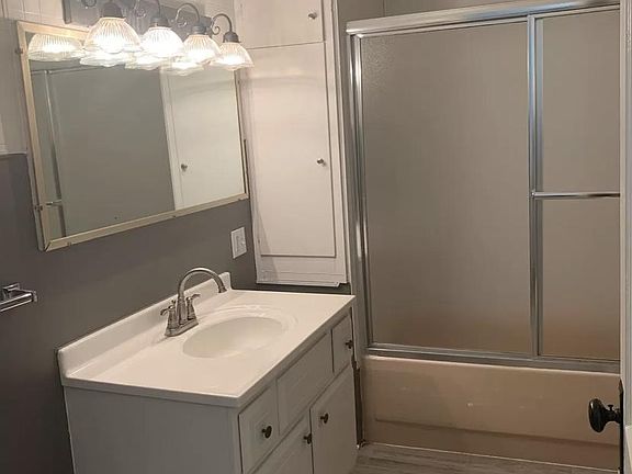 3rd image of 738 Joliet St Floor 1
