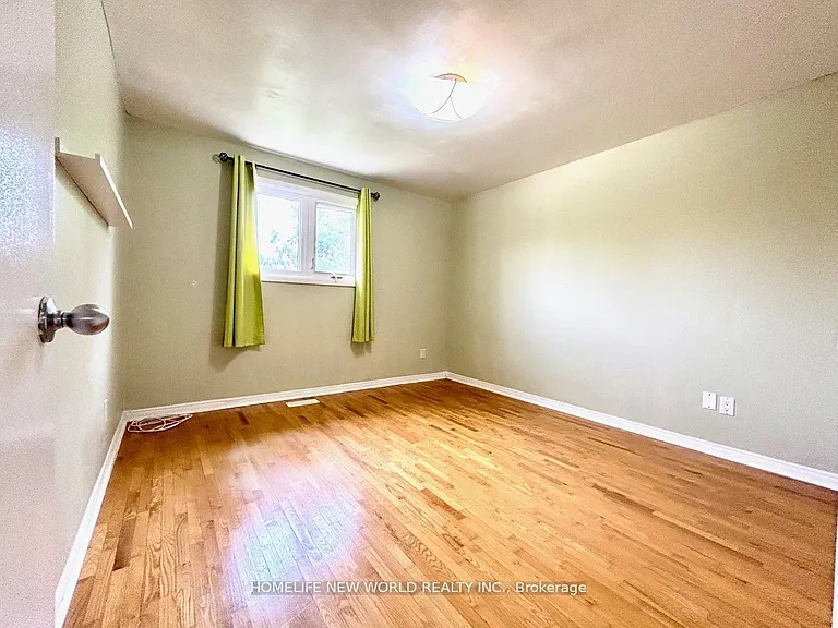 102 Madsen Cres — Photo 12