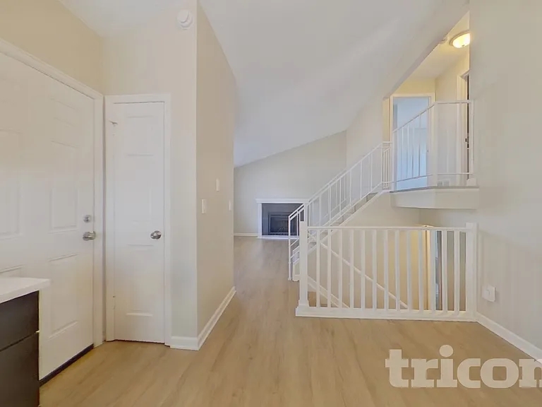 1721 S Genoa Way — Photo 4