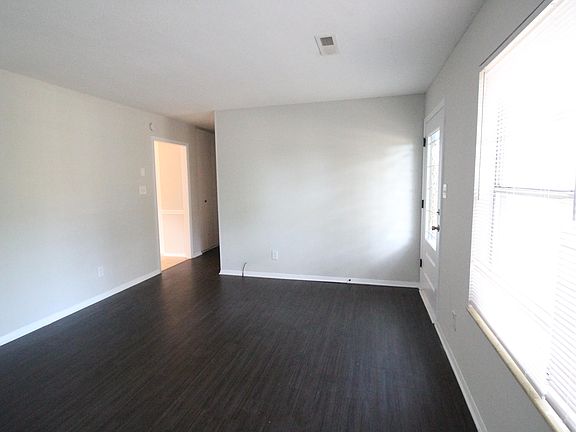 3rd image of 6421 Shaftsbury Dr