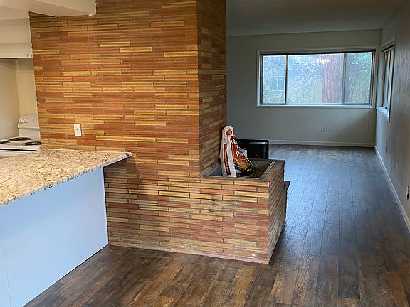 5th image of 922 Hillview Dr