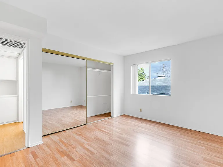 14455 Dickens St — Photo 15