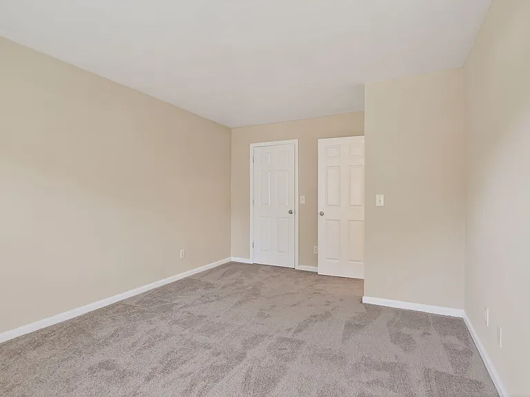 North Beach Apartments — Photo 33