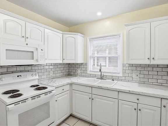 5th image of 315 Crestwood Ave Unit 2