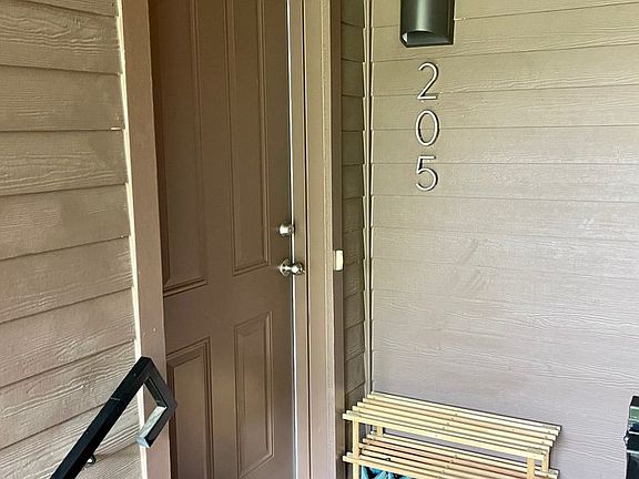 4th image of 1707 Yarmouth Ave #205