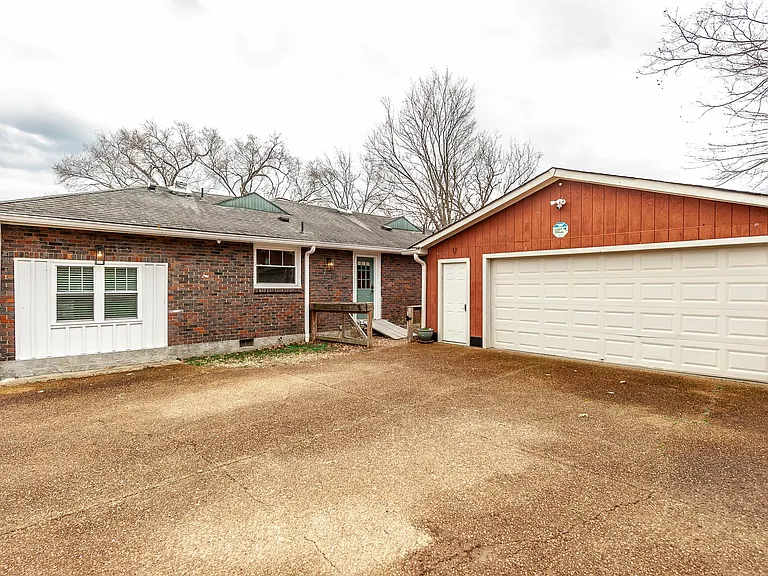 1003 Woods Lake Dr — Photo 63