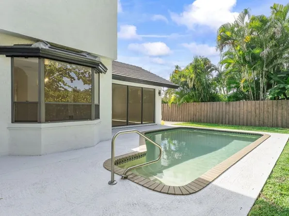 150 Lucina Dr, Hypoluxo, FL 33462