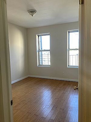 3rd image of 1927 Ditmars Blvd APT 3R