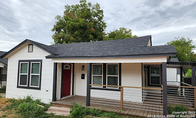 747 Bailey Ave — Photo 1