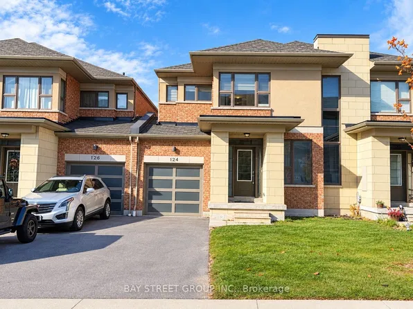 124 Vanier St, Whitby, ON L1R 0N3