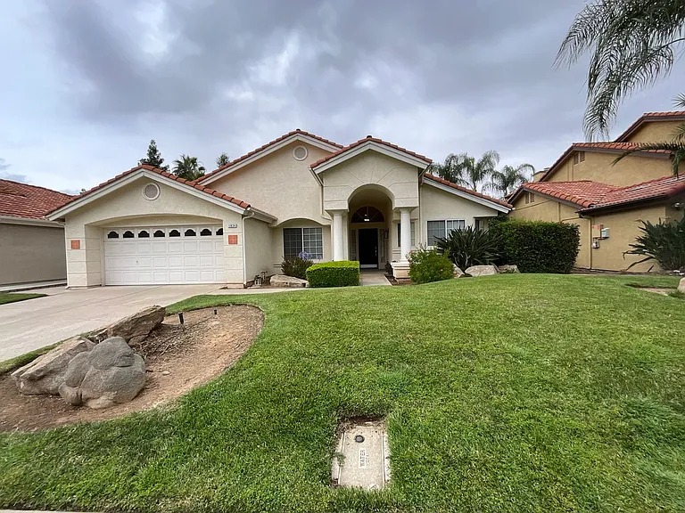 1834 E Lester Ave — Photo 1