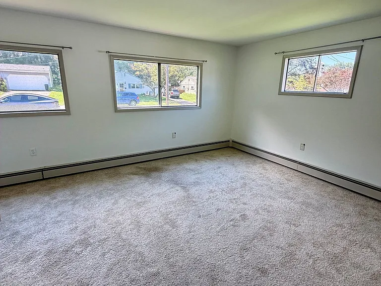 6225 Hollow Dr — Photo 10
