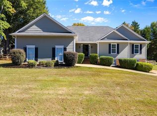 8 Durey Ct, Cartersville, GA 30120