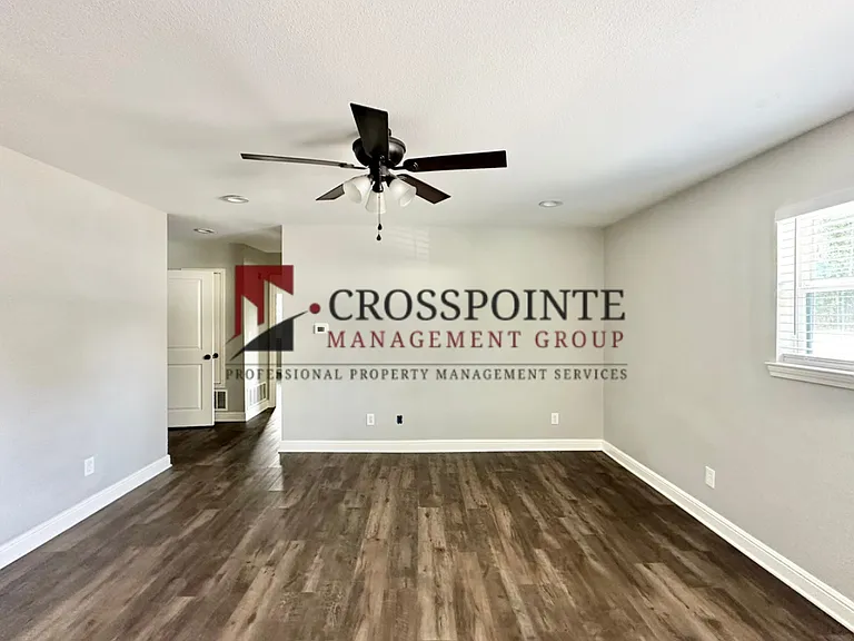 300 Pecan St — Photo 4
