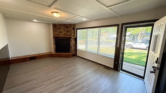 3245 Chrysler St — Photo 3