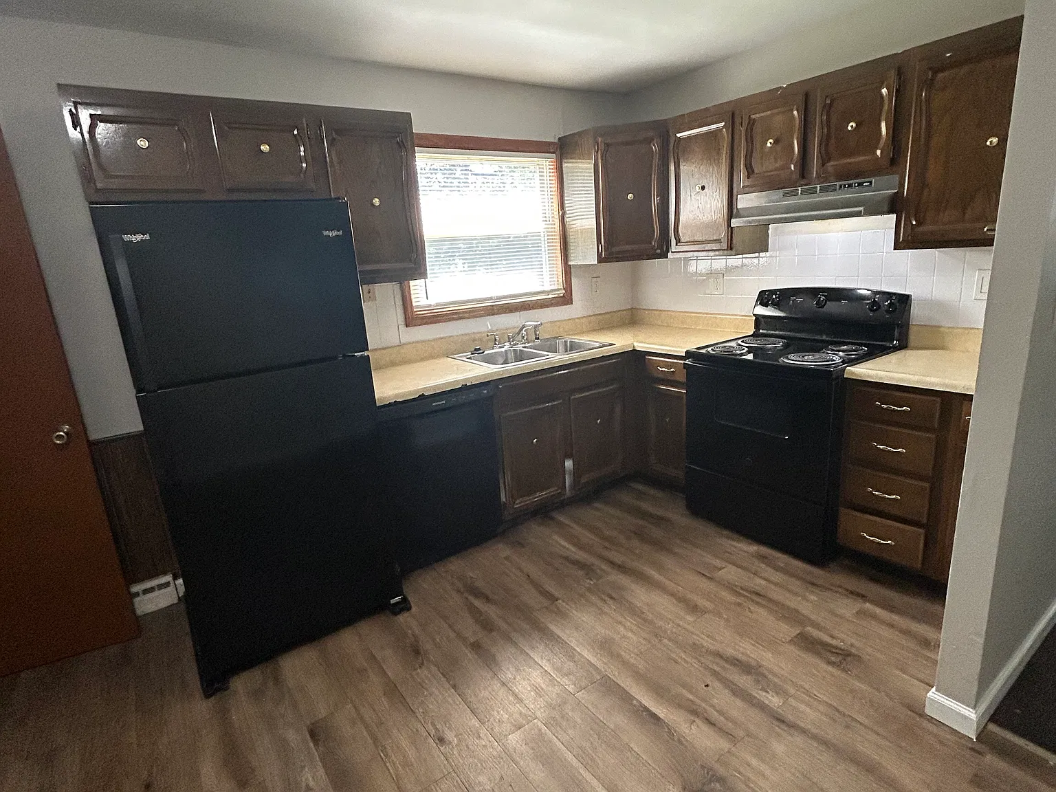 3 bed, 864 sqft, $1,295 — Photo 2
