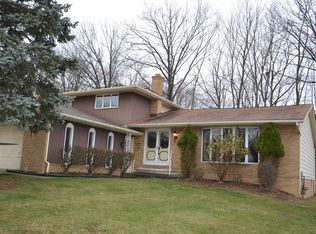 6850 Donna Rae Dr, Seven Hills, OH 44131