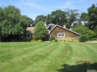 13 Old Mill Ln, Remsenburg, NY 11960