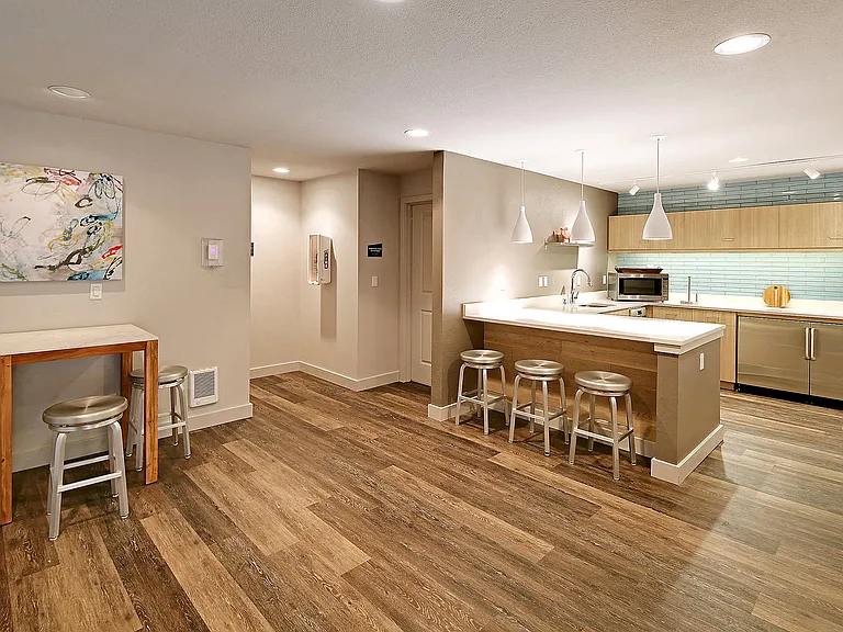 Starboard Apartments — Photo 14
