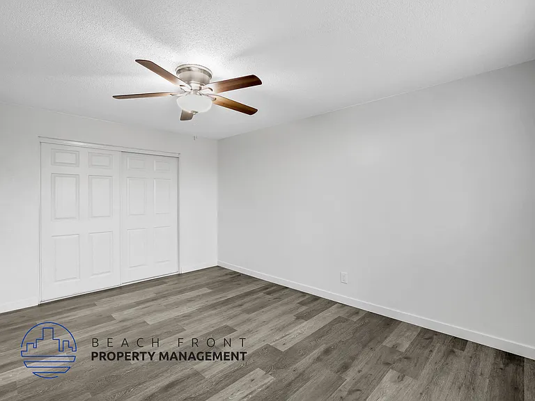 1576 Elm Ave — Photo 10