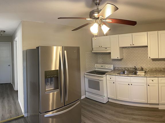 3rd image of 1540 Billie St
