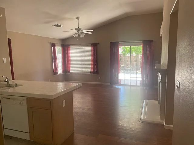 8204 N Matus Ave — Photo 1