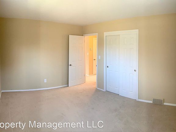 5th image of 309 E Norport Dr Unit 203