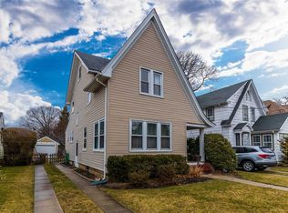 304 N Forest Ave, Rockville Centre, NY 11570
