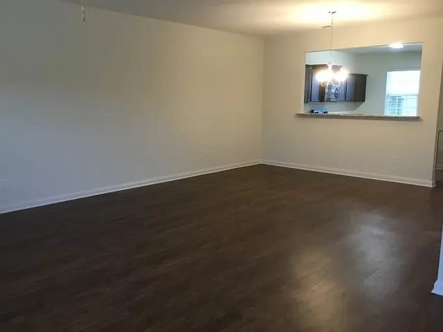 5 bed, 2.5 bath, 2996 sqft, $2,660 — Photo 3