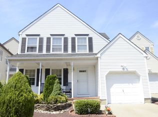 11 Oak Knoll Dr, Matawan, NJ 07747