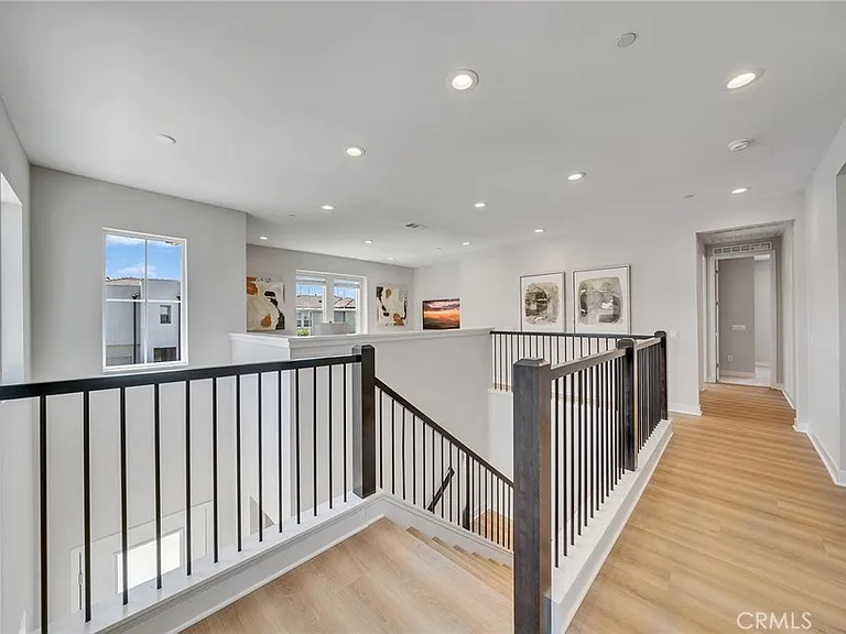 141 Edna Pkwy — Photo 32