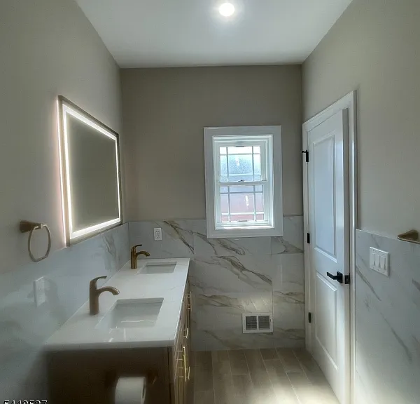 1297 Avy St — Photo 13