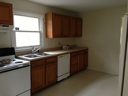 3rd image of 311 Burtner St