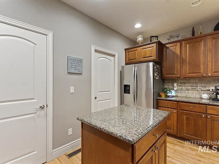 2549 E Satterfield St — Photo 27
