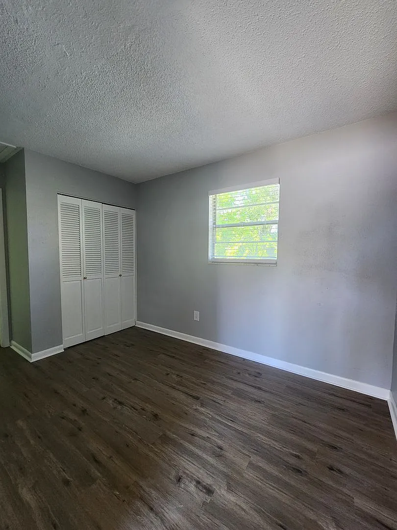 ** Half Off 1st Month's Rent With 13 Month Lease ** — Photo 4