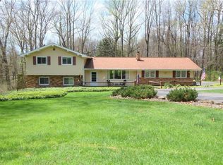 7060 Hickory Dr, Walton Hills, OH